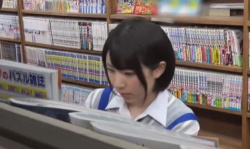 【JKセクハラ】本屋のアルバイトJKちゃんが同じバイトにバックヤードで犯されちゃう♡立ちバックで気持ちいいとこ当たる♪の画像