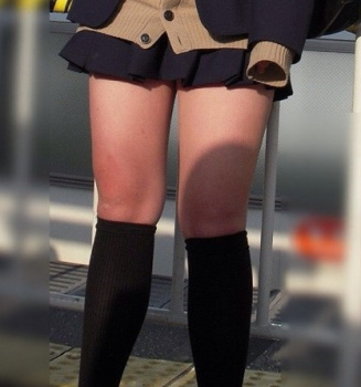 穴が開くほどガン見したい 女子高生の生足 ふともも画像 永久保存版 エログちゃんねるあんてな