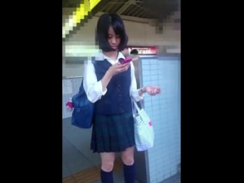 某アイドル激似の美少女jkちゃん スカートめくりで恥ずかしすぎるパンチラを晒される エログちゃんねるあんてな