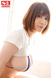【画像】10月3日に超大型爆乳スレンダーAV女優の作品が発売されるの画像