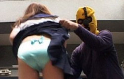 スカートめくり エロ画像200枚!道行く女性のパンチラが抜ける!の画像
