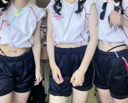 【悲報】ＪＫさん、痴女みたいなファッションをしてしまう…の画像