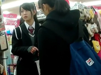 【HD隠撮動画】制服美少女の放課後パンティ！買い物中に粘着してパンチラ盗撮！！