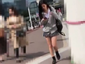 盗撮動画 フワフワ美尻の接写シーンは必見 美脚美少女のjkパンチラ追跡撮りｗｗｗ エログちゃんねるあんてな