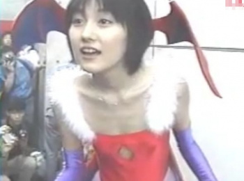 【盗撮動画】赤外線スケスケ映像！コミケ会場で美少女コスプレイヤーちゃん隠し撮り！