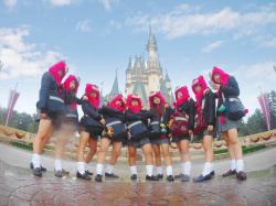 【画像】総勢88人!女子高生がTDLで撮った集合写真が良い匂いしそうの画像