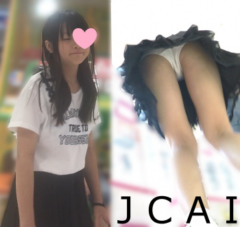 動画 ワンピースの素人娘を逆さ撮りしたらブラジャーまで見えてしまう エログちゃんねるあんてな