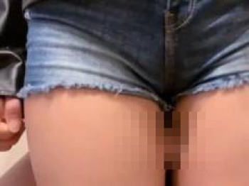 ホットパンツの素人娘のムッチリした柔らかい太腿で勃起チンポを挟まれ腿コキされる変態m男 エログちゃんねるあんてな