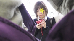【痴漢盗撮】【ゆず故障】【電車痴漢】新春特価サービス!★顔出し制服JK★癒し系帰宅部美少女★向き合ったまま無理やり先っぽ挿入の画像
