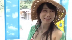 マジックミラー号!素人カップルをナンパして麦わら帽子の彼女をオイルマッサージから彼氏の前で寝取るの画像