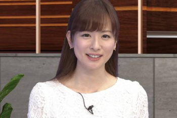 皆藤愛子 ミニスカでパンチラ 股間の ゾーン丸見えがエロすぎるｗｗｗ Gifあり エログちゃんねるあんてな
