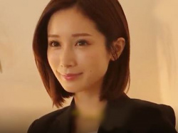 出張で相部屋になった泥酔女上司とHな事に…♡パンストエロ脚の人妻に触れNTR夜這い強行!美女OLと興奮度MAXのSEXの画像