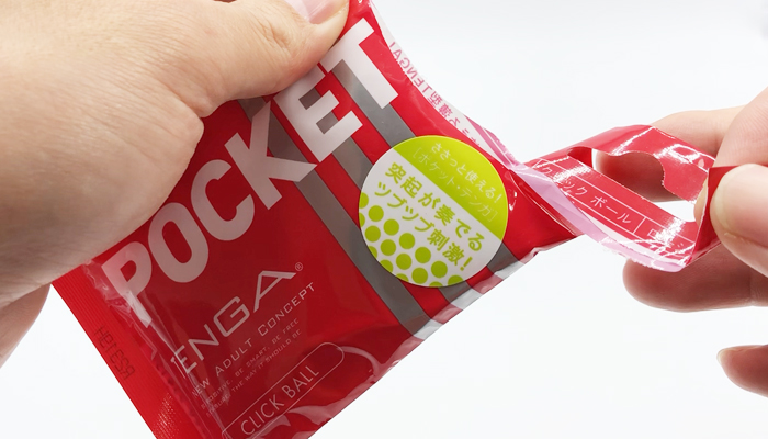 POCKET TENGA クリック ボールの袋を開けた画像