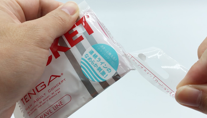 POCKET TENGA ウェイブ ラインの袋を開けた画像