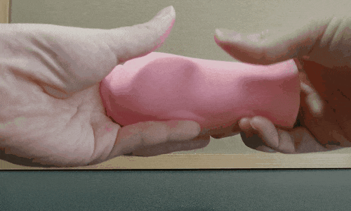 『ひざつき肉突起乱舞』の伸縮性を確認している画像