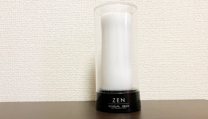 TENGA 3D ZENを机の上に置いた画像