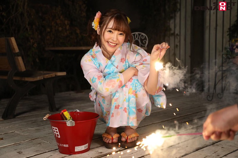 花火を楽しむ小倉由菜
